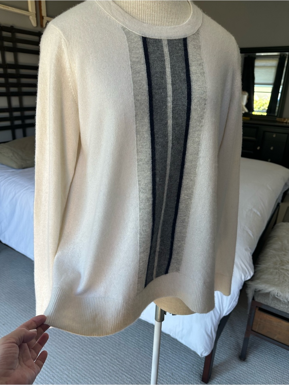 Vince Knit Sweater with Gray and Black Accent size large - Picture 3 of 10